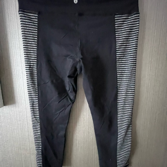 Velocity capris size XL - Picture 2 of 4